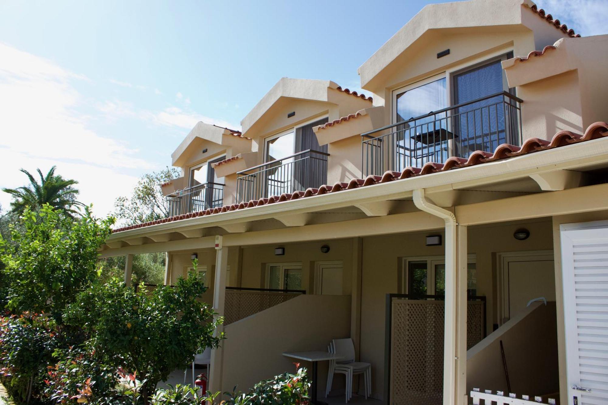 לאסי Makris Yialos Apartments מראה חיצוני תמונה